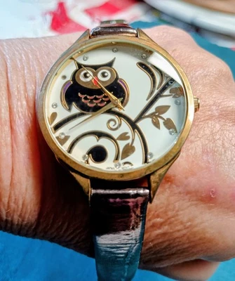 Lovely Owl Women's Oversized Wristwatch Needs New Battery - Image 1 of 4