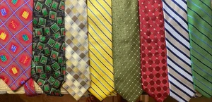 LOTE DE 8 gorras de corbatas hechas a mano 100 % seda, Geoffrey Beene, sello, Navidad - Imagen 1 de 17