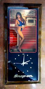 Vintage SNAP ON Tool Werbung Pin Up Wanduhr 23”x11” Sammlerstück RAR - Bild 1 von 3