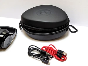 BEATS SOLO3, SOLO2 Headphones accessories: Raised motif Hard Case + 2 micro USB - Picture 1 of 7