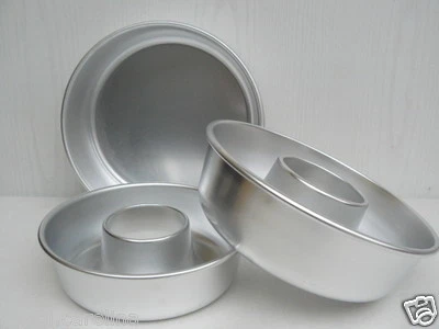 ITALO OTTINETTI STAMPO PER TORTA ALLUMINIO CIAMBELLA ALLUMINIO PURO UTIL CASA - Immagine 1 di 2