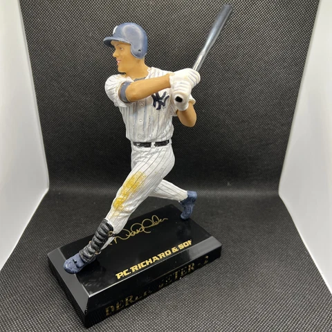 2014 P.C. Richard & Son DEREK JETER Statue New York Yankees Samsung Cover