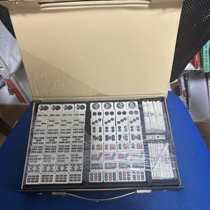 Juego de Azulejos Mahjong con Estuche Negro Excelente Estado Juego de Mesa Coleccionable - Imagen 1 de 5