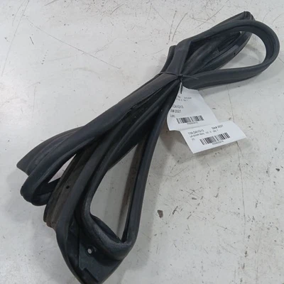 Nissan LEAF On Door Seal Rubber Left Driver Rear Back  2013 2014 2015 2016 2017 - Image 1 of 4