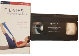 Gaiam Living Arts Pilates Body Band Workout (VHS, 1999 TESTED) Ana Caban - Foto 1 di 2