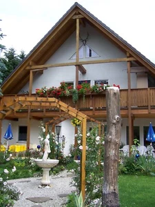 Einraum-Mietwohnung möbliert, WLAN; 295€ warm - Bild 1 von 2