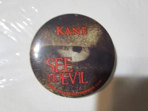 VINTAGE 2006 SEE NO EVIL MOVIE PROMO BUTTON - KANE LIONSGATE HORRORFILM PIN - - Bild 1 von 2