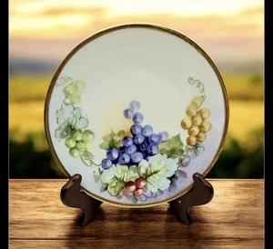 Hand-painted porcelain plate with grape motif and gold rim by Delinieres & Co. - Picture 1 of 6