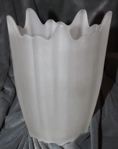 Jarrón transparente esmerilado vintage de pétalo de loto de vidrio vikingo - Imagen 1 de 4