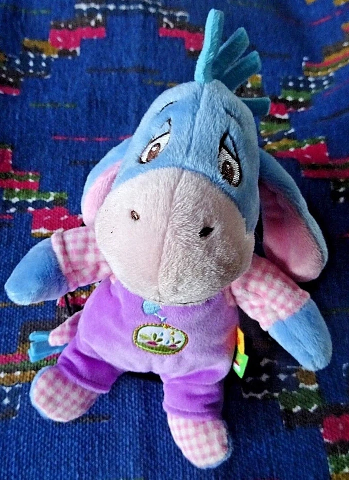 AB2 / DOUDOU PELUCHE DISNEY BOURRIQUET VIOLET ROSE ARROSOIR RADIS 22CM ETAT NEUF - Photo 1/1