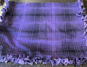 Lila & schwarz kariert Fleece Krawattendecke Stil Satteldecke - Bild 1 von 6
