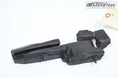 Chrysler Voyager 2020-2024 guardabarros delantero derecho bloqueador aislante almohadilla de espuma OEM Foto 1 de 4