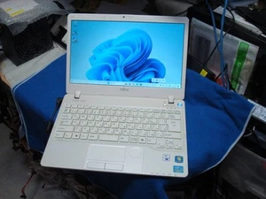 Intel i3-2350M 2.30GHz Memory 4GB SSD250MB Newly Replaced FUJITSU 13.3 inch - Afbeelding 1 van 10