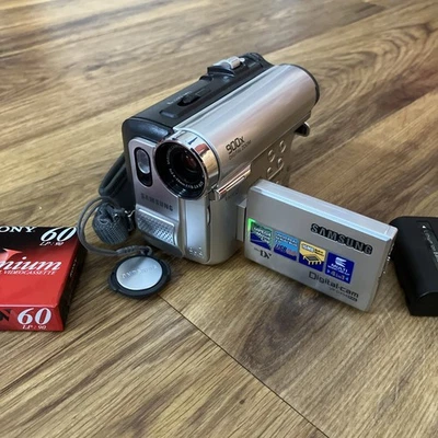 Vintage Samsung Compact Handheld Digital Camcorder Retro MiniDV Cassette Silver - Image 1 of 4