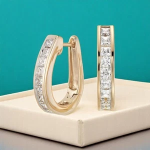 Exquisite 1.50 Cts Princess Shape Diamonds Unisex Hoop Earrings 18K Yellow Gold - Picture 1 of 3