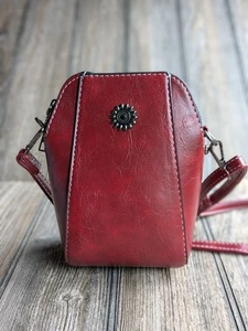 Bandolera de cuero sintético con correa ajustable y 2 bolsillos roja - Imagen 1 de 9