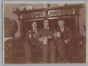 3 Studenten mit Bier und Zigarette 1924 - Altes Foto 1920er - Picture 1 of 2