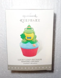 2016 - Hallmark Cupcake Ornament - Lucky Leap-Rechaun - Frog - St. Patrick Day - Bild 1 von 1