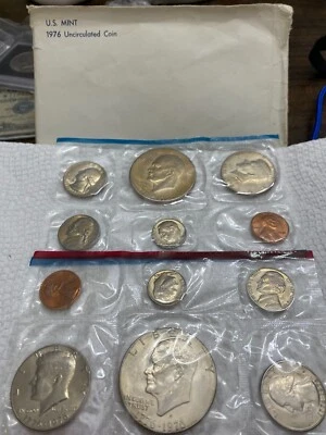 bicentennial 1976 MINT set with envelope  - Image 1 of 3