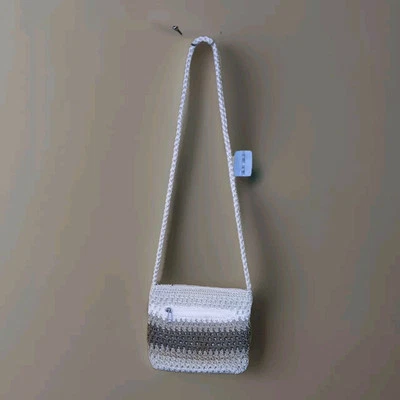 Lina 钩针针织钱包白色和棕色条纹包编织肩带口袋和衬里 — 第 1/4 张图片