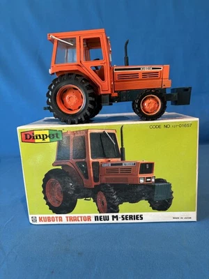 1/20 Scale Vintage KUBOTA New M-Series 4WD Tractor, New in box opened for pics - Image 1 of 4