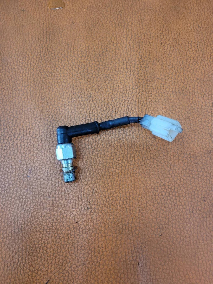 KTM Duke 690 rear brake light switch (ez.13.03.2015) 62111051000 - Image 1 of 1