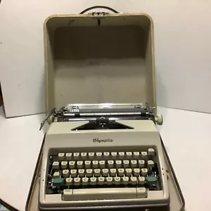 Vintage Olympia De Luxe Deluxe SM9 Manual Portable Typewriter w/Case - Picture 1 of 23