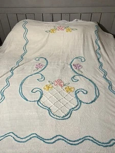 Colcha de chenilla con defectos tamaño queen patrón central vintage - Imagen 1 de 7