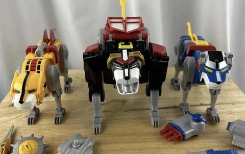 Playmates 2017 Voltron '84 Classic - Blue Black Yellow Lions Lot Legendary Cover