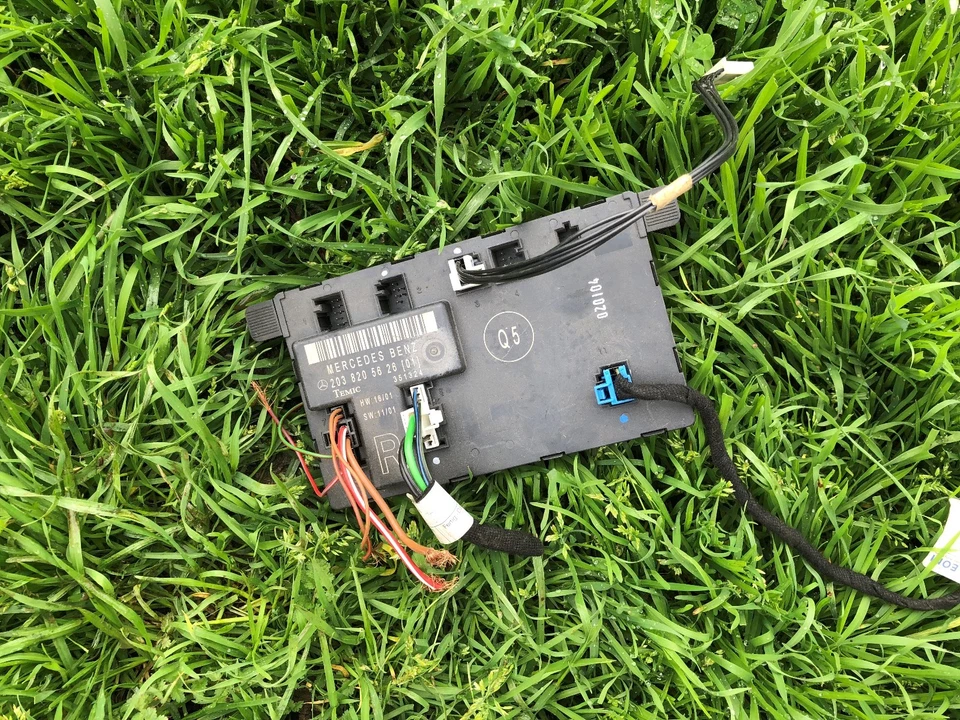 2001-2005 Mercedes-Benz W203 C55 C320 C240 C32 door mirror unit module FRONT R - Image 1 of 1