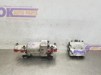 Bomba de suspensión Lexus LX570 2008 5,7 L AWD Foto 1 de 4