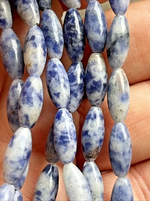 Sodalith Perlen Reis Fass Mit Loch 32 Stück 12x5 mm Edelstein Heilstein Kristall - Bild 1 von 4