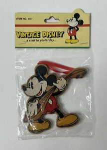 Vintage Disney Mickey Mouse Ornament Spiel Banjo Urlaub Figur Holz Neu - Bild 1 von 6