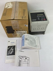ALLEN BRADLEY 1305-BA01A-HA2 AC DRIVE SER C USCITA 380-460VAC 1.3A 0.37KW/0.5HP - Foto 1 di 8