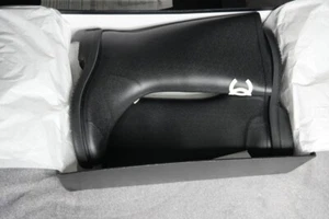 size 37EU NIB CHANEL Black Rubber Rain Boots White CC Logo Pull - Picture 1 of 7