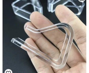 32 Transparent Clear Tablecloth Clips, Plastic 2 sizes Hold down Clips NEW - Picture 1 of 7