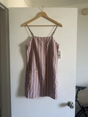 Nuevo con etiquetas Mini Vestido Billabong Rayas Playa Clásico Bolsillo Frontal Talla Pequeña Foto 1 de 4