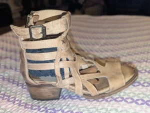 Freebird by Steven Gazelle Taupe Tan Light Brown Sandals Sz 8 Gladiator Distress - Picture 1 of 17