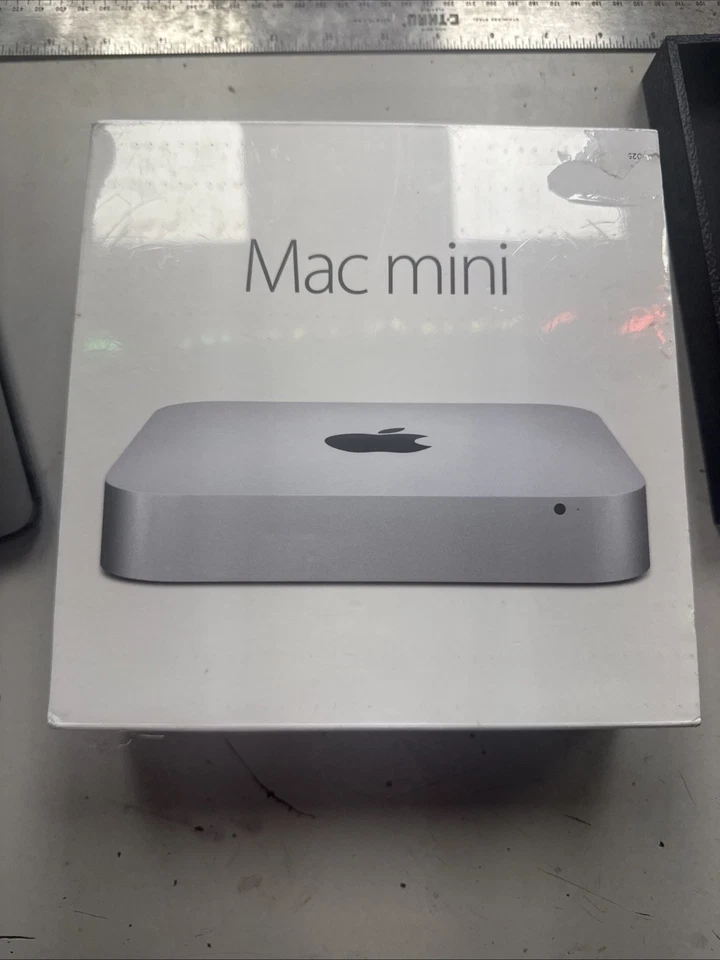 Apple Mac Mini (2014) 1.4 GHz Intel  Core i5, 4GB Ram, 500GB HDD Desktop - Image 1 of 3