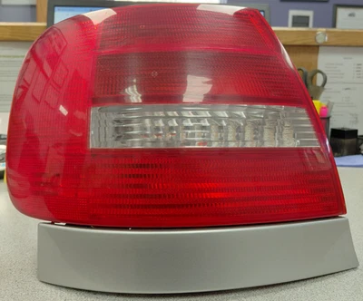 Luz trasera izquierda conductor Audi A4 1998-2002 fabricante original Foto 1 de 3