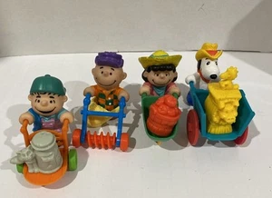 McDonalds 1989 Vintage Peanuts Charlie Brown Snoopy Garden Farm Set Completo - Foto 1 di 13