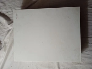 Microsoft Xbox One X 1TB Console SOLO Robot Bianco 1787 - FUNZIONANTE - Foto 1 di 7