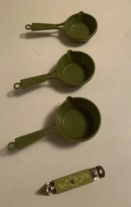 3 Vintage Messbecher grün Blumengriff 1/2, 1/3, 1/4 Cottagecore & Dosenöffner - Bild 1 von 13