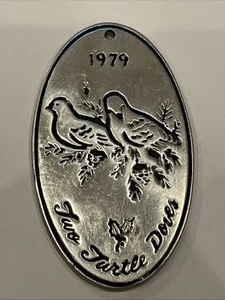 Wilton Peltre 12 Días de Navidad 1979 3 Dos Tortugas Palomas Peltre Ornamento - Imagen 1 de 3