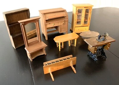 1/12 SCALE DOLL HOUSE LIVING ROOM FURNITURE, LOT OF 8 PIECES - Image 1 of 3