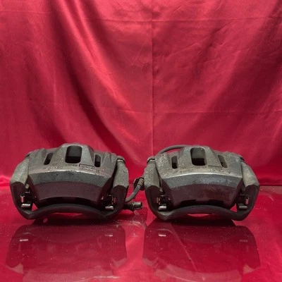 ☑️ JUEGO DE PINZAS DE FRENO DELANTERAS DERECHA IZQUIERDA LEXUS 95-00 LS400 OEM BUENAS PASTILLAS 50K MI Foto 1 de 4