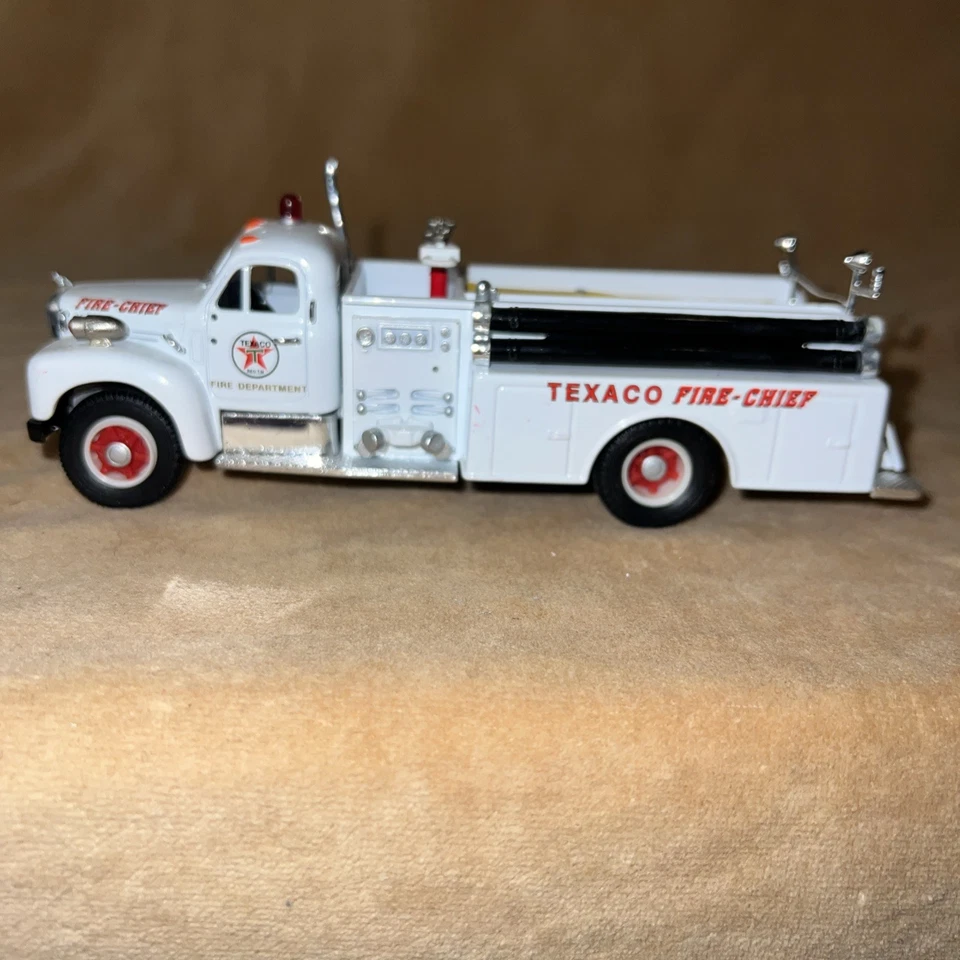 CORGI CLASSICS #52307 Mack B series Pumper Texaco Fire Collectibles No Box - Image 1 of 4