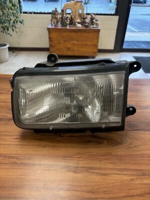 1998-1999 Isuzu Amigo Driver Side Headlamp - Image 1 of 3