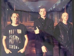 THE SCRIPT - CHART TOPPING IRISH BAND - EXCELLENT FULLY SIGNED COLOUR PHOTO - Picture 1 of 1