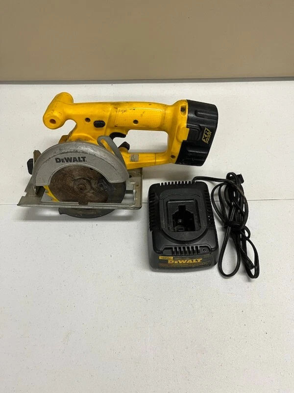 Dewalt 14.4v Circular Saw 5" / With Charger & Battery - Image 1 of 1